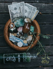 Creating Your Money Altar – Ritual Guide for Wealth, Prosperity, and Abundance